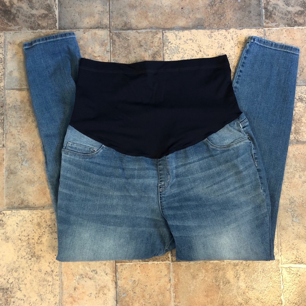 Distressed maternity jeggings - Picture 1 of 7